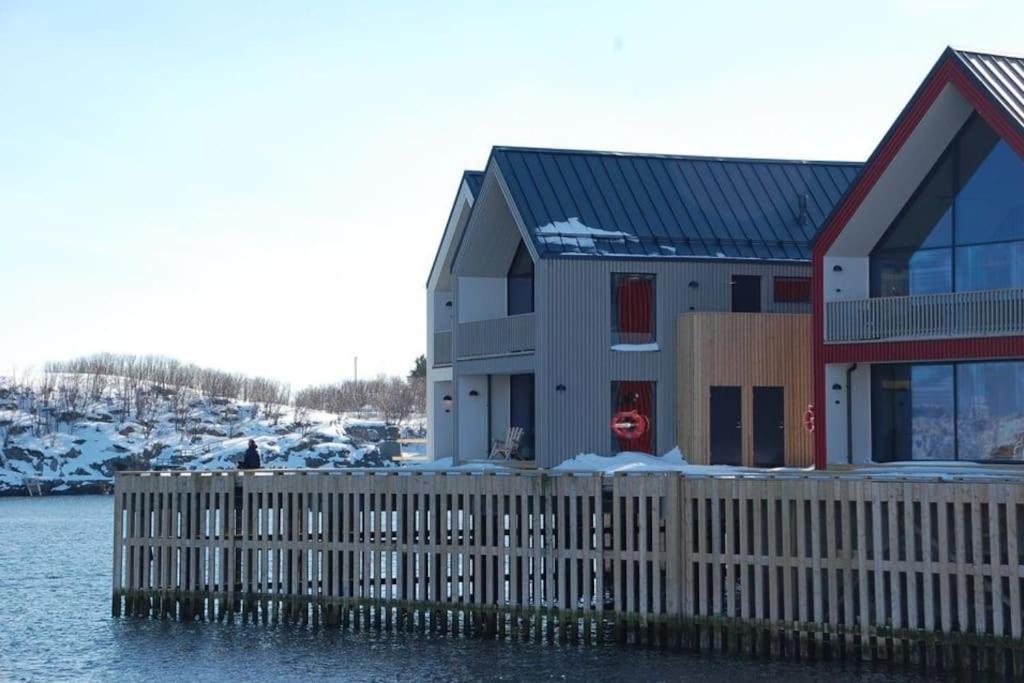 Seafront Apartment Henningsvær Exteriör bild