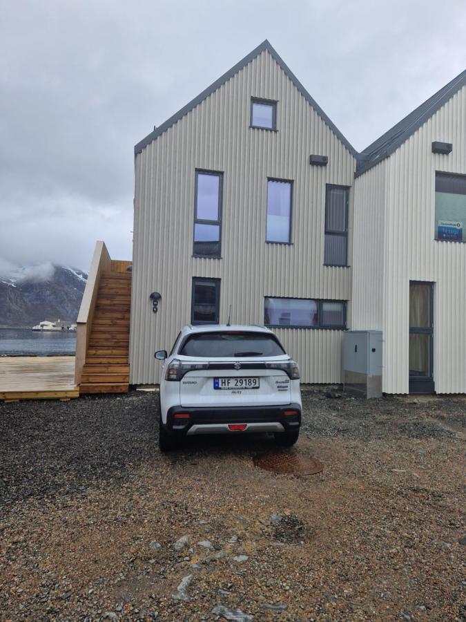 Seafront Apartment Henningsvær Exteriör bild