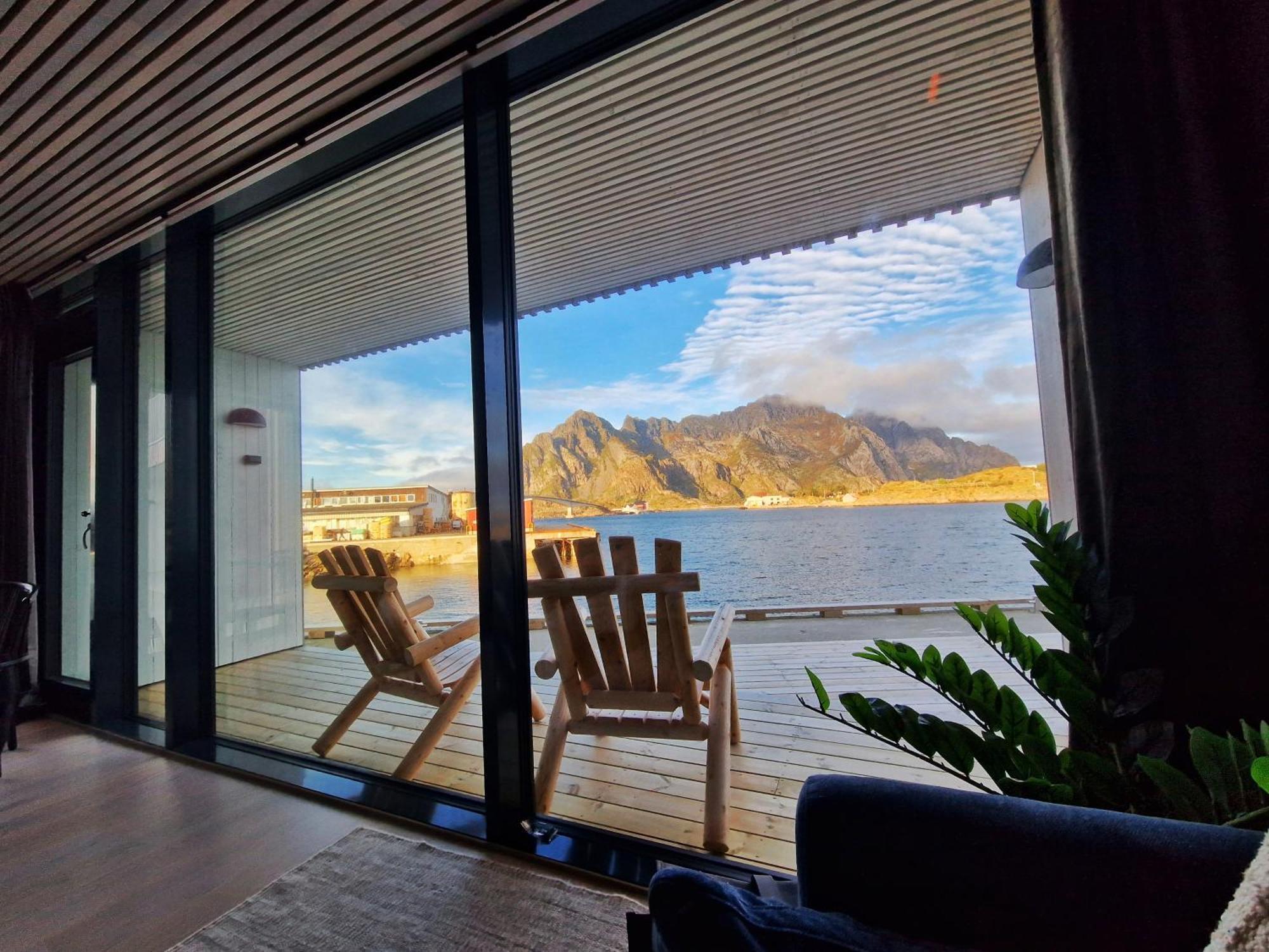 Seafront Apartment Henningsvær Exteriör bild