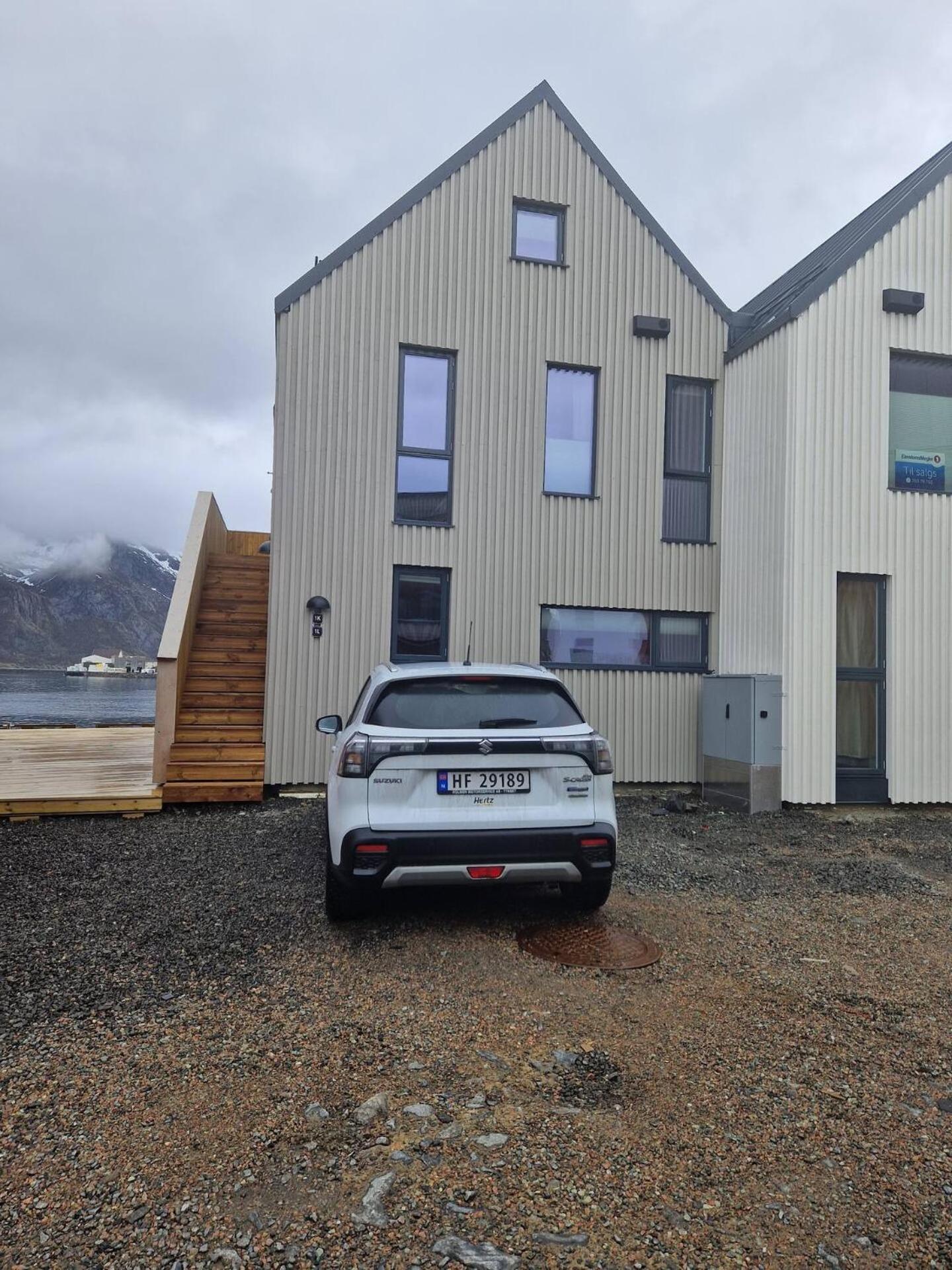 Seafront Apartment Henningsvær Exteriör bild